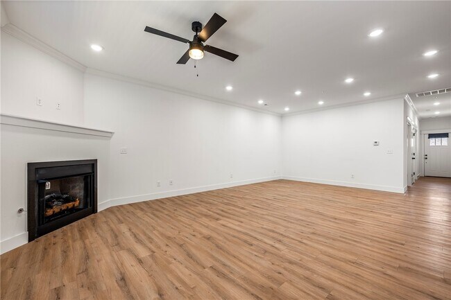 Building Photo - 1610 S 17th Pl
