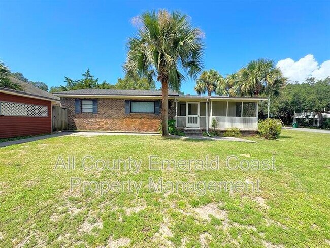 Building Photo - 733 Beach Dr