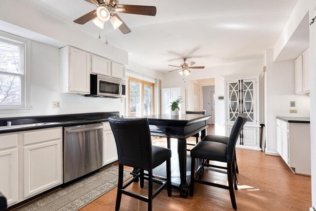 Building Photo - 10595 Blue Bell Way