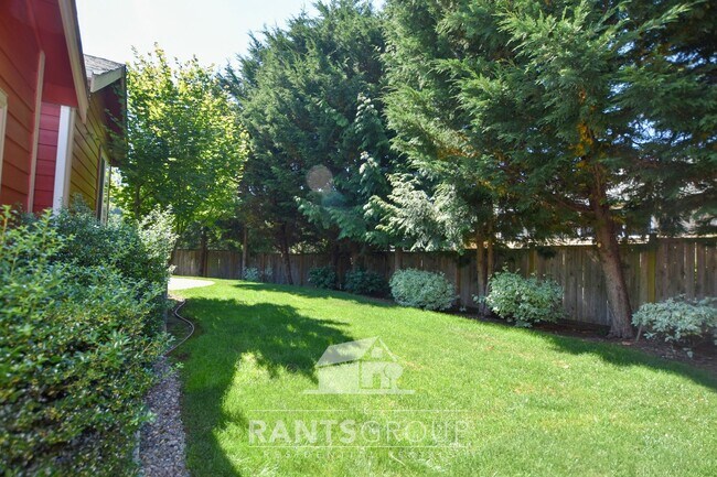 Building Photo - Beautiful Home in Hawks Prairie