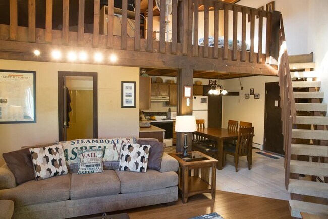 Building Photo - Winter Seasonal Rental- Treehouse H 307