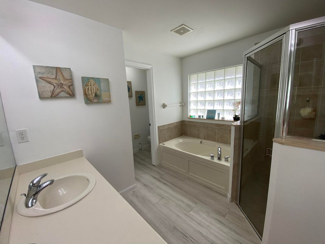 Building Photo - 325 Berenger Walk