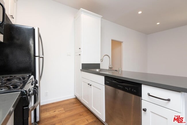 Building Photo - 7714 Rosewood Ave