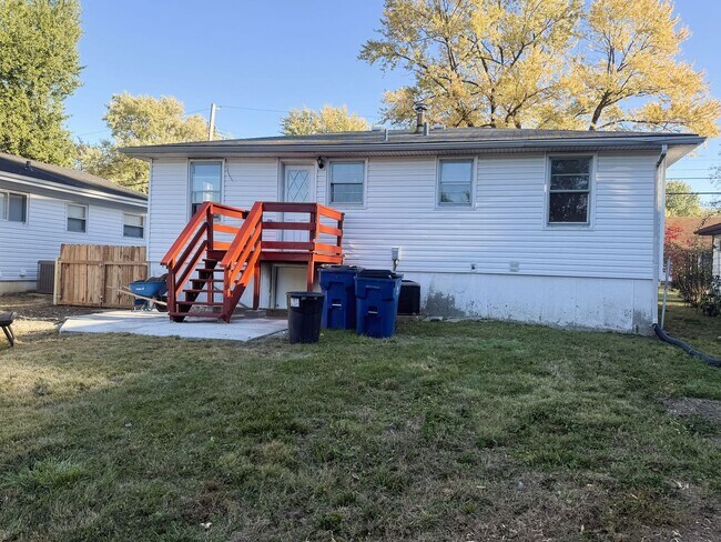 Building Photo - 2 bedroom Rental Home