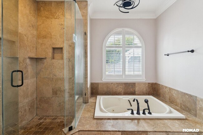 Building Photo - Spacious 4BR House in Pensacola; Pool