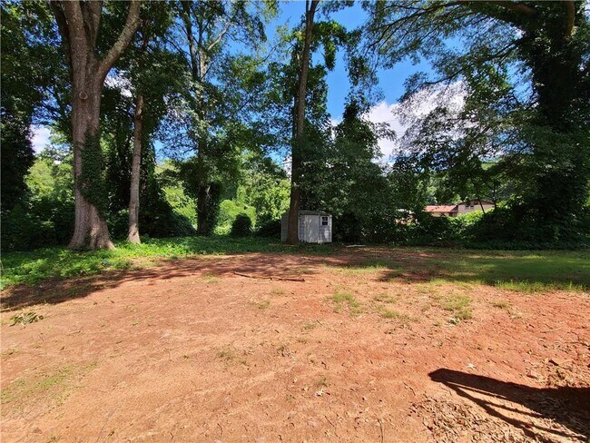 Building Photo - 1680 Wee Kirk Rd SE