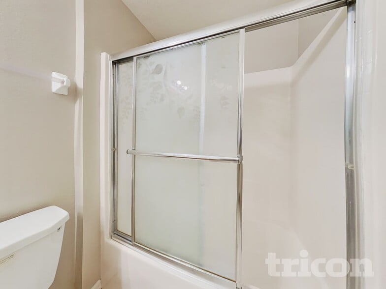 Building Photo - 910 Albertville Ct