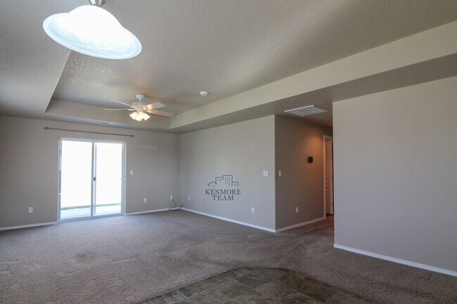 Building Photo - 6101 Turf Paradise Dr