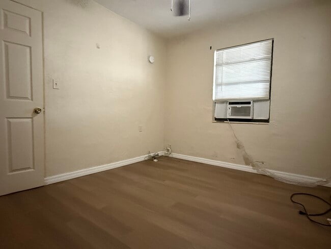 Building Photo - Queen Street Apartments