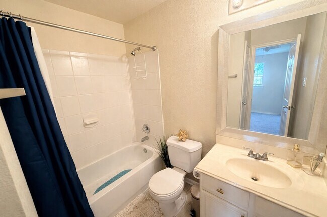 Building Photo - 4215 Oakview Creek Ln