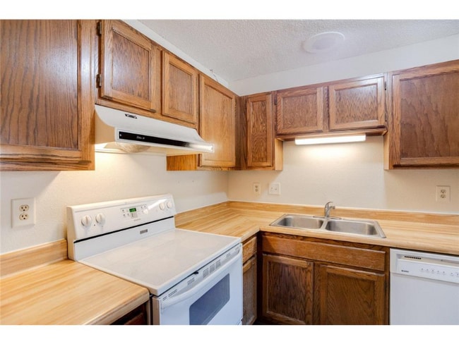 Building Photo - 2458 Crestwood Dr