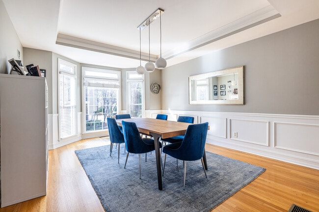 Building Photo - 2454 Vivian Cir