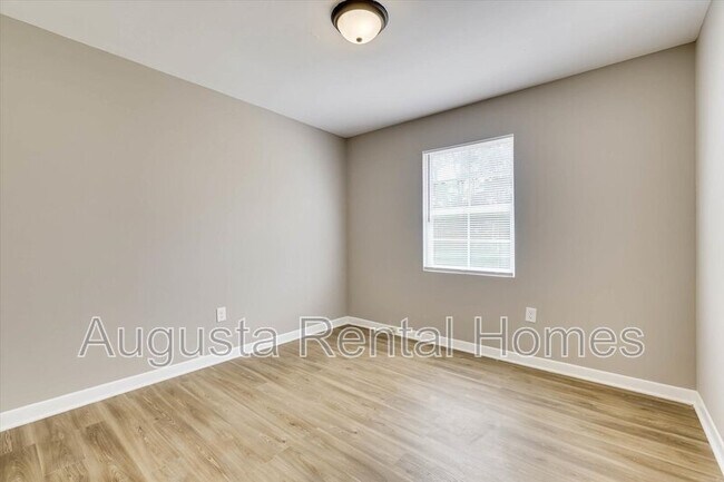 Building Photo - 3606 Cameron Dr