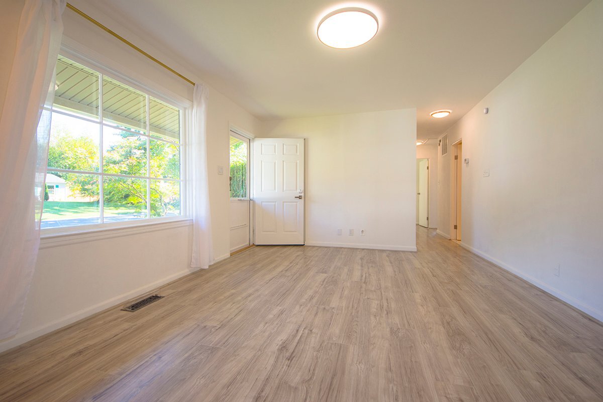 Building Photo - 105 N Cypress Rd