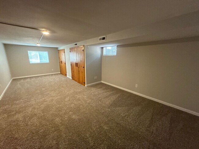 Building Photo - Beautiful Four Bedroom Home in South Salem with Large Backyard and New Paver Patio!