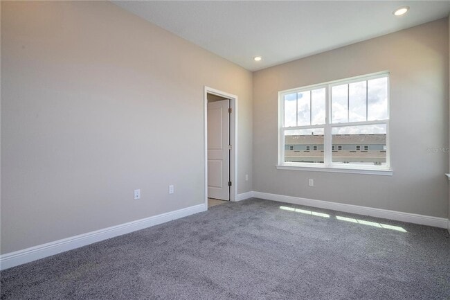 Building Photo - 16350 Hamlin Vw St