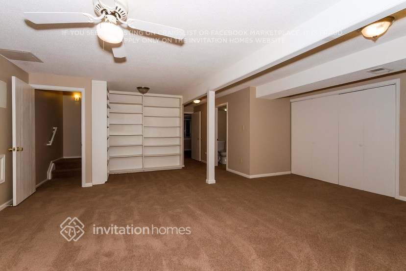 Building Photo - 9276 Clermont Dr
