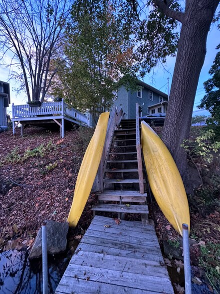 Building Photo - 98 Linwood St