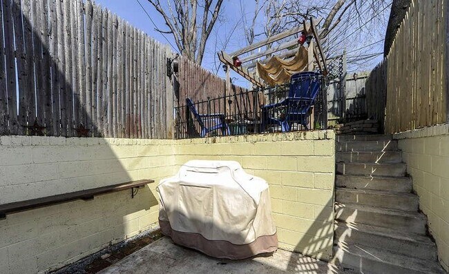 Building Photo - 1012 7th St SE