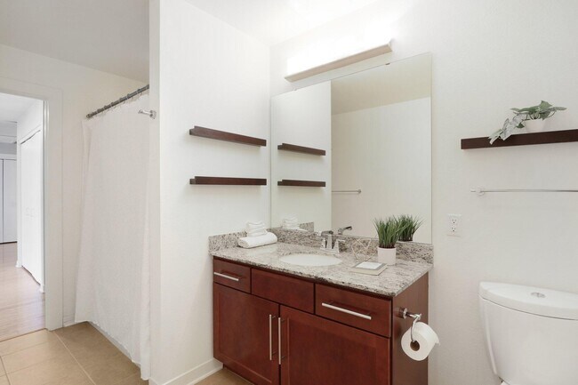 Building Photo - 106 W Seeboth St