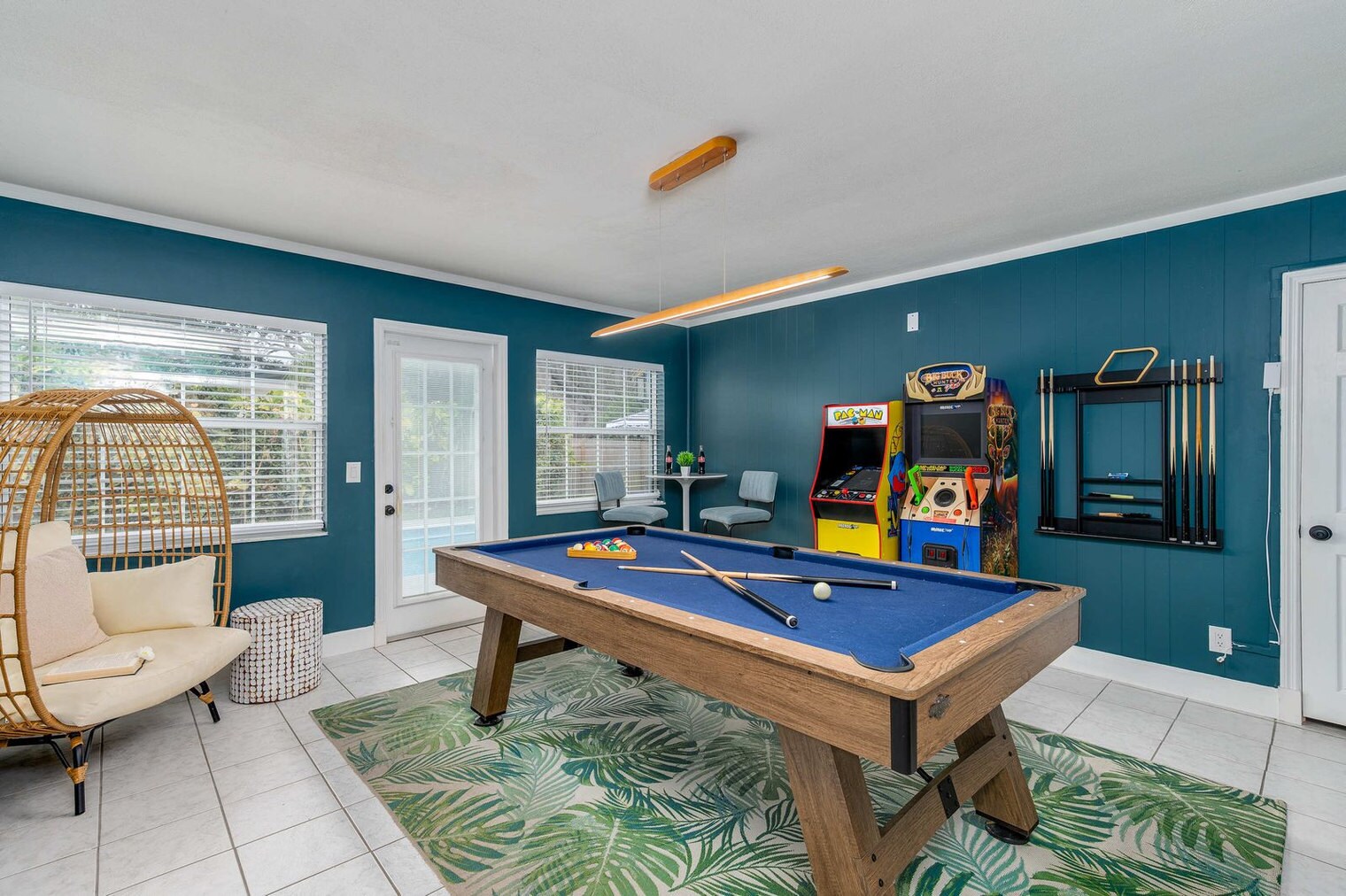 Building Photo - 1596 Idle Dr NE