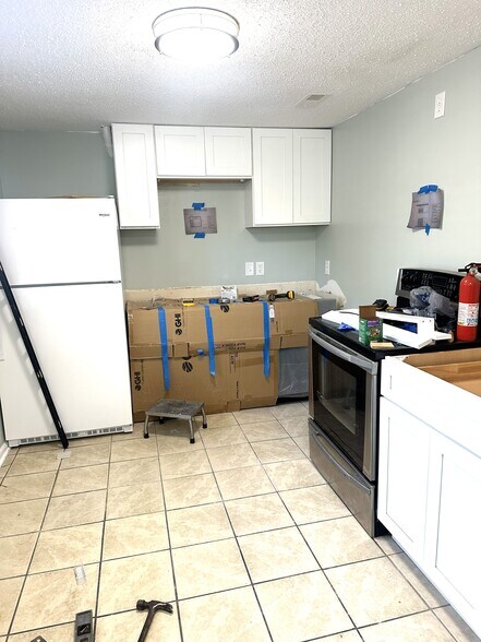 Building Photo - 1006 S 5th Street