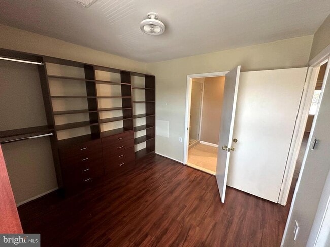 Building Photo - 6300 Bentham Ct