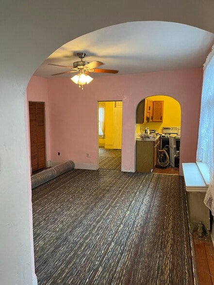 Building Photo - 211 W 2nd St