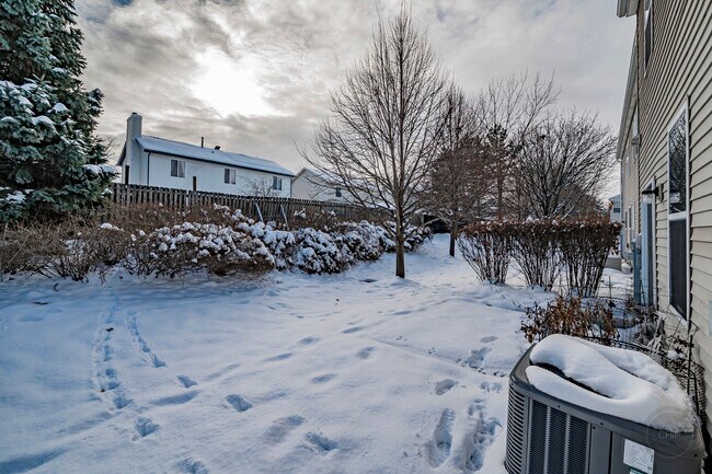 Building Photo - 4055 Blackstone Dr