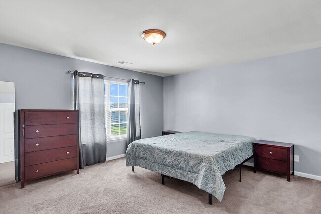 Building Photo - Beautiful & Bright 5BR Home with Large Bac...