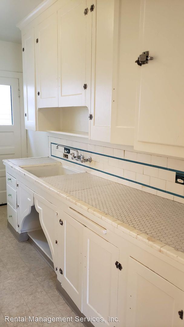 Building Photo - 3087 SE Ankeny St