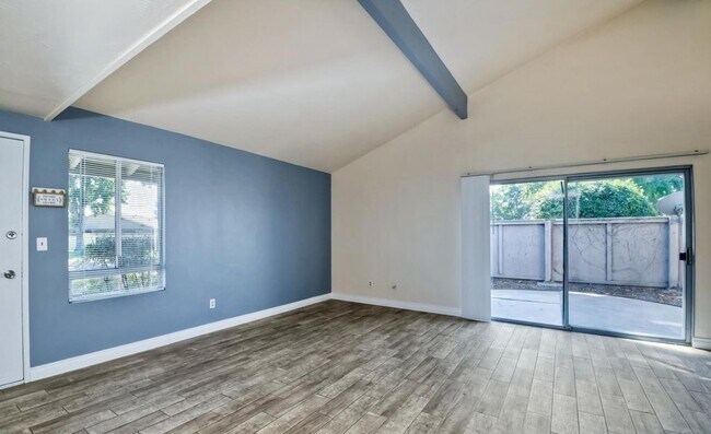 Building Photo - 440 Parkside Dr