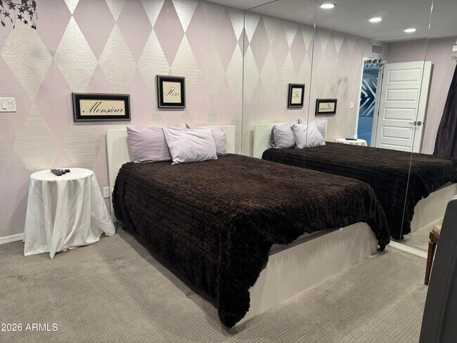 Building Photo - 7908 E Solano Dr