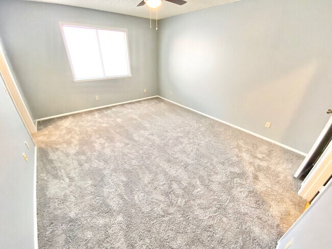 Building Photo - WESTSIDE CONDO!