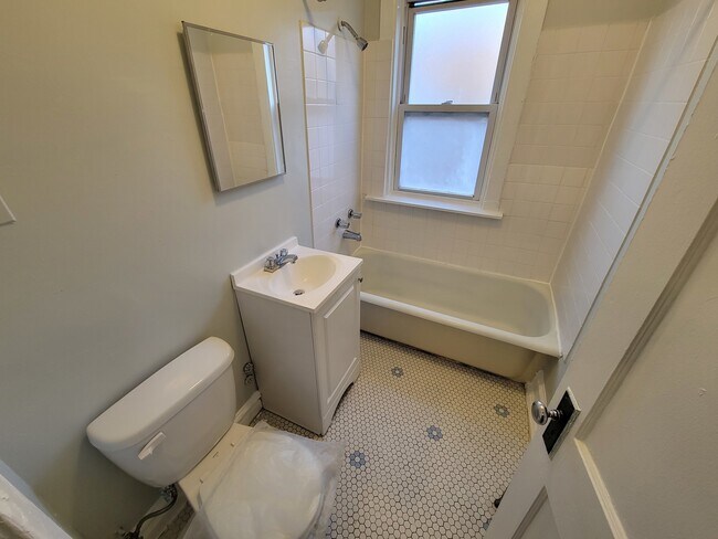 Building Photo - 4824 N Avers Ave