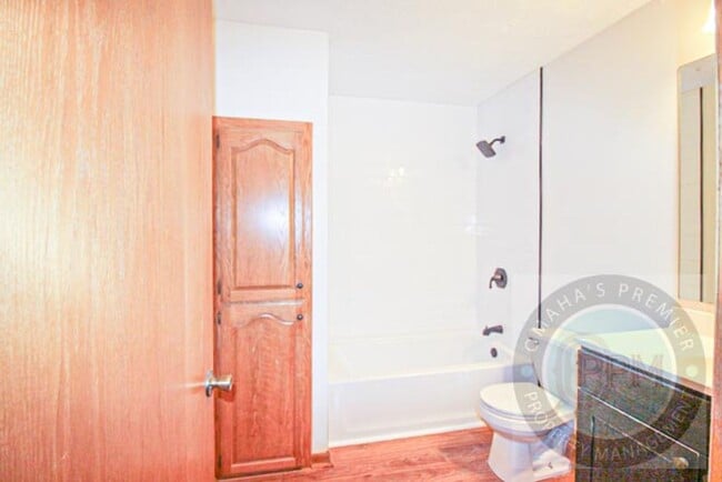 Building Photo - Comfortable 2 Bedroom/ 2 Bathroom/ 2 Car D...