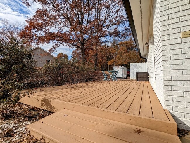 Building Photo - DUPLEX-Upstairs Unit | 3 Bedroom 2 Bathroo...