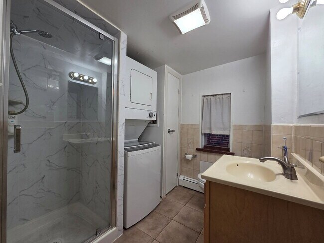Building Photo - Saint Pauls Avenue, Cliffside Park, NJ 07010 - 1 BR 1 BA multi-family home