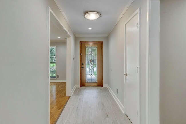 Building Photo - 5419 Dumfries Dr