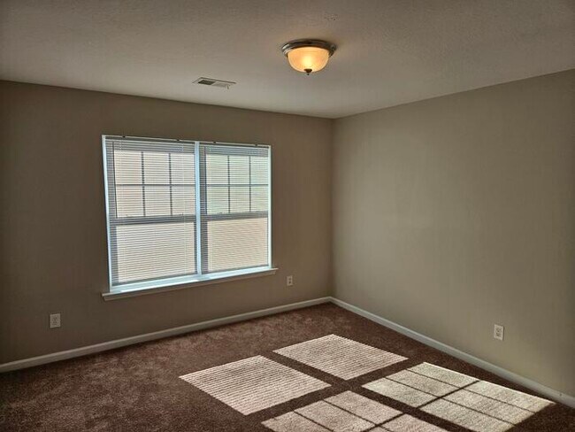 Building Photo - Chapin Home