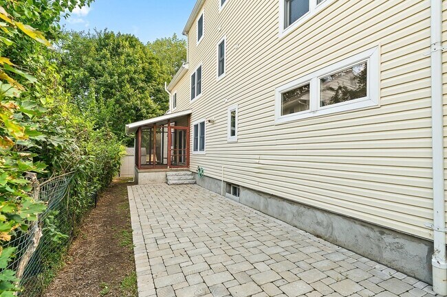 Building Photo - 11 Garrison Rd
