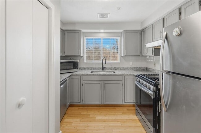 Building Photo - 18 Joseph St