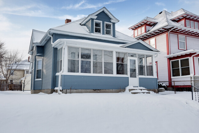 Primary Photo - 4BD 2BA House. Refurbished, large house, g...