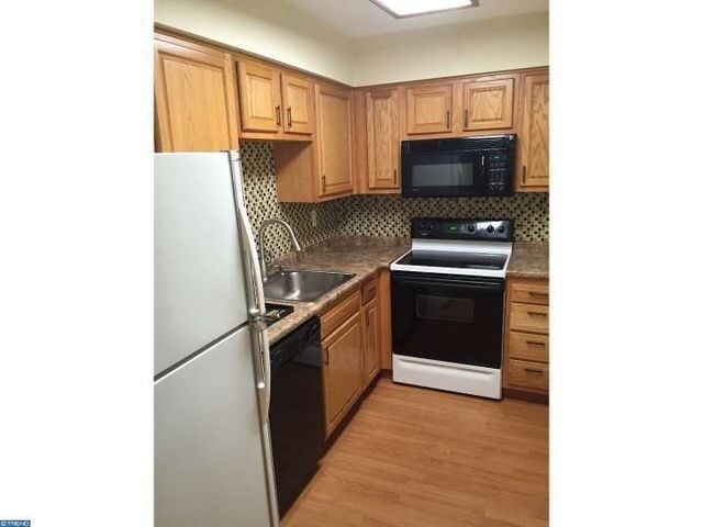 Building Photo - 1018 Gum Pl