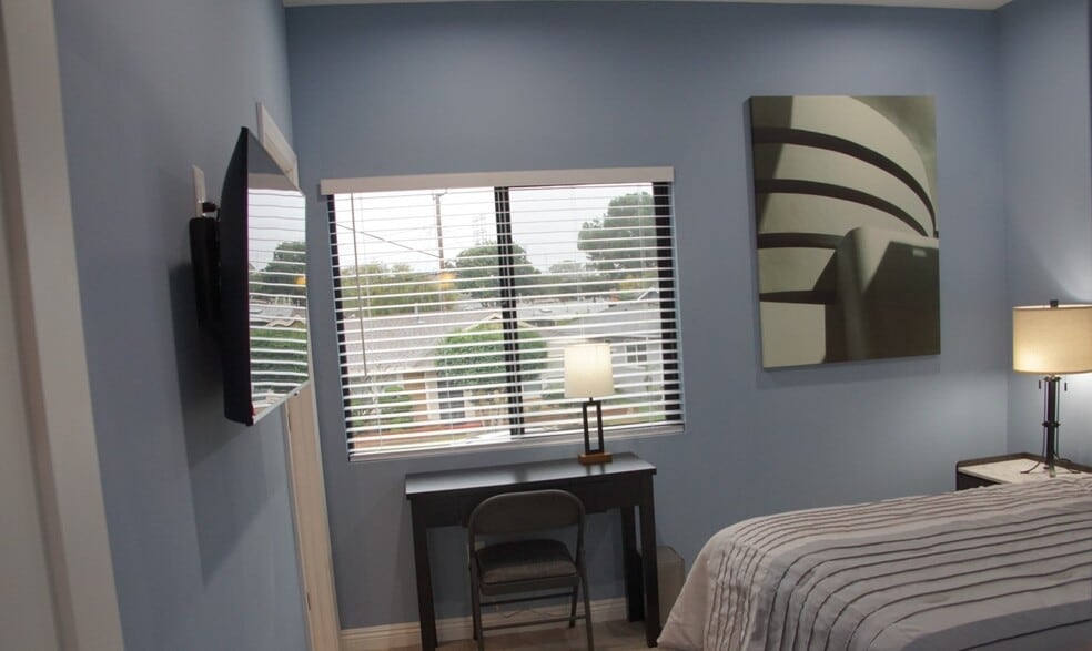 Building Photo - 1850 Lees Ave