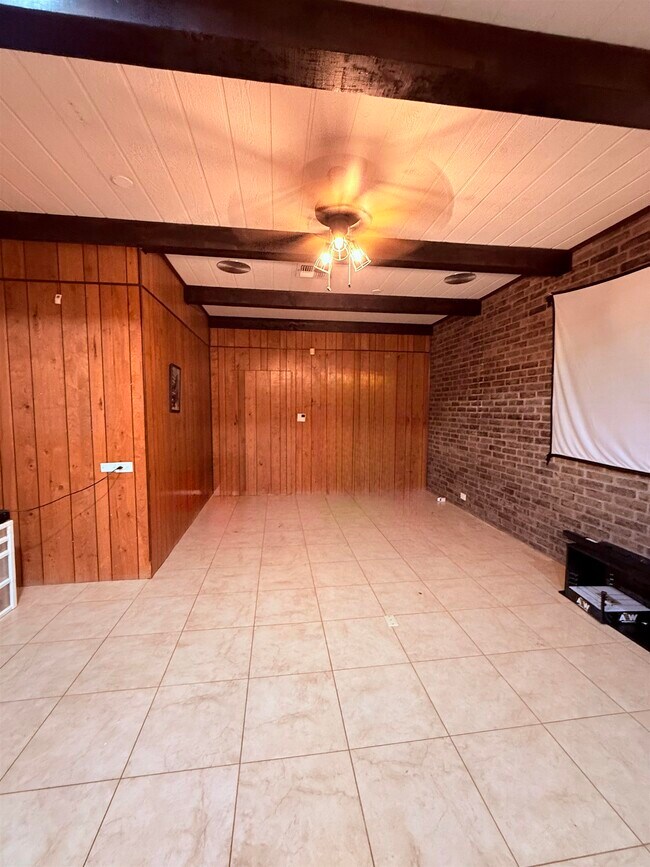 Building Photo - 1608 Mier St