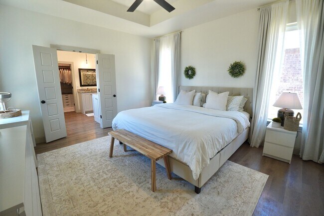 Building Photo - 4 Bedroom 2 bath in Hatton Place!