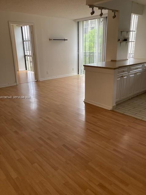 Building Photo - 17021 N Bay Rd