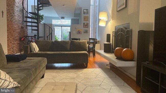 Building Photo - 1231 Linden Pl NE