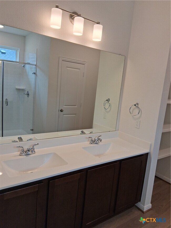 Building Photo - 253 Villars Dr